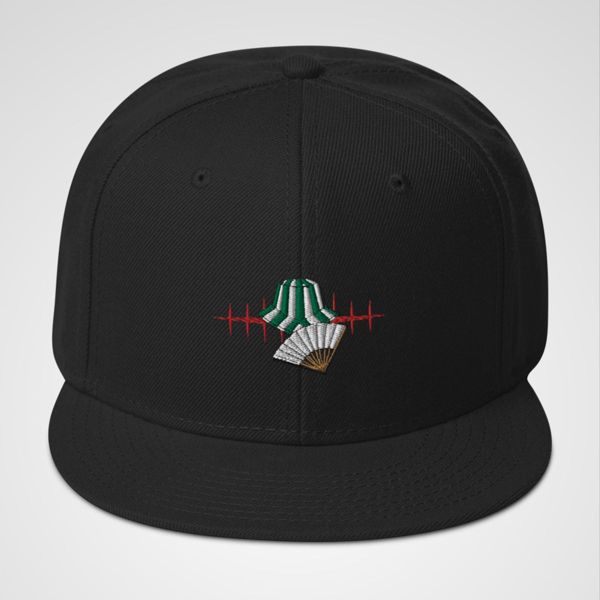 Black snapback with embroidered logo of Urahara's hat and fan with reference to his bankai, Benihime